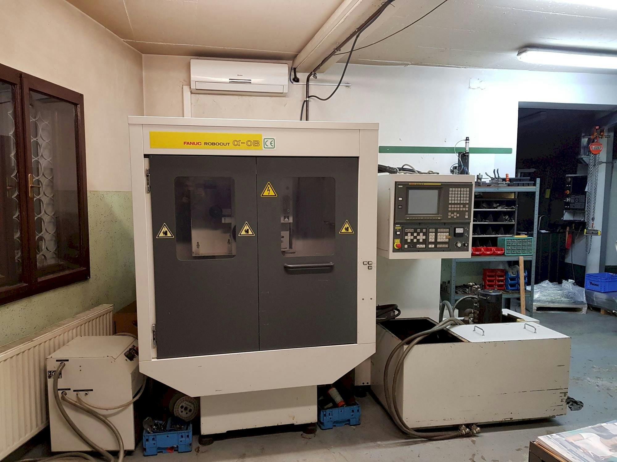 Vue de face de la machine FANUC Robocut ALPHA- 0B