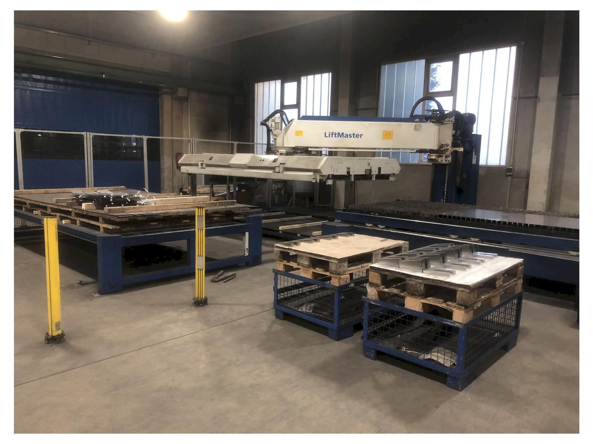 Vue de face de la machine TRUMPF TruLaser 5040 + Liftmaster