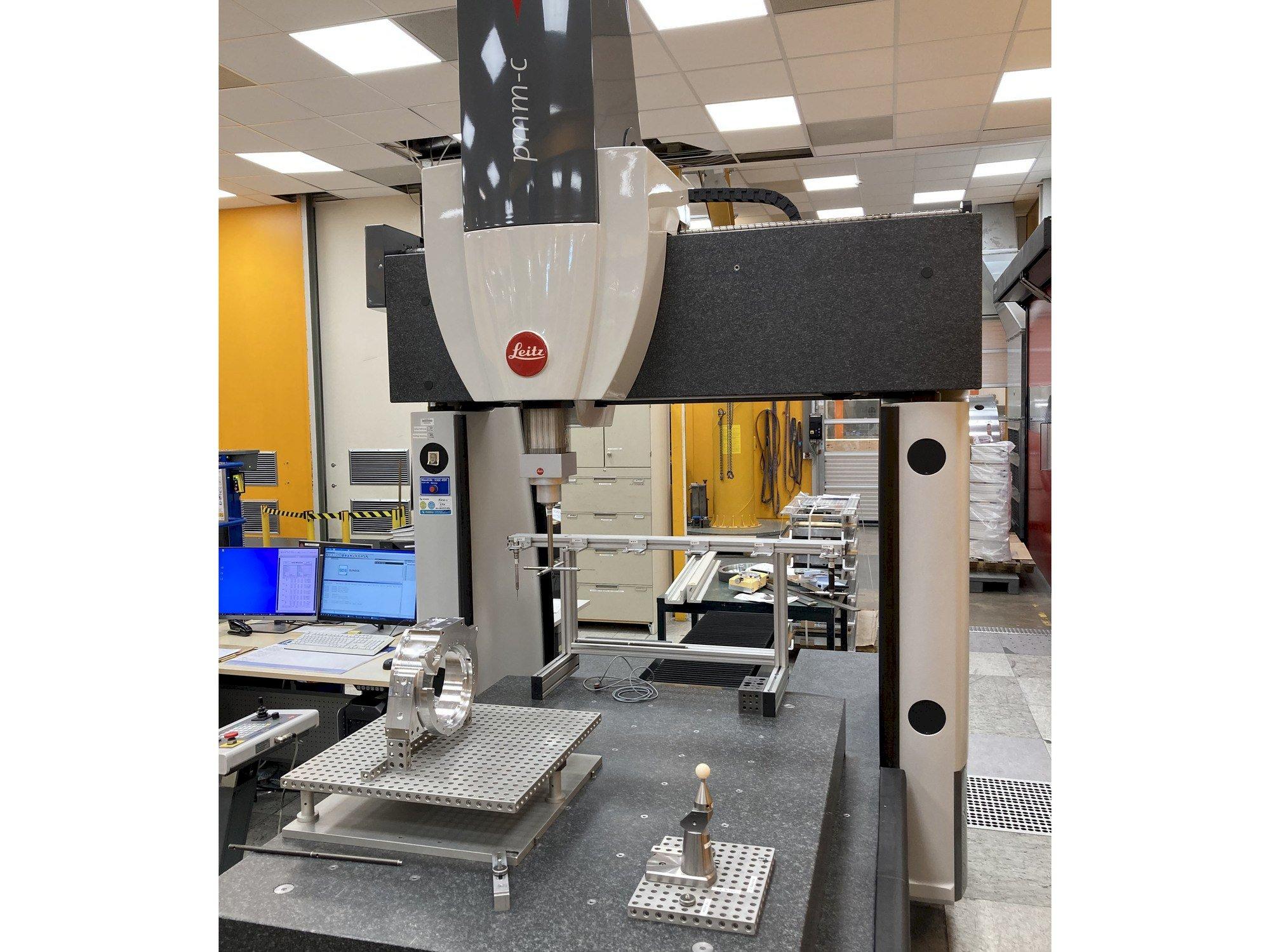 Vue de face de la machine Hexagon Leitz PMM-C