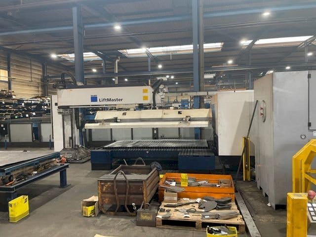 Vue de face de la machine Trumpf Trulaser 3030