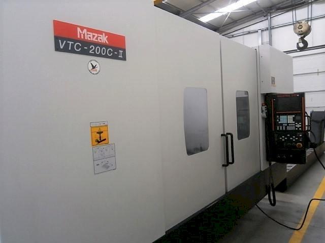 Vue de face de la machine Mazak VTC-200C