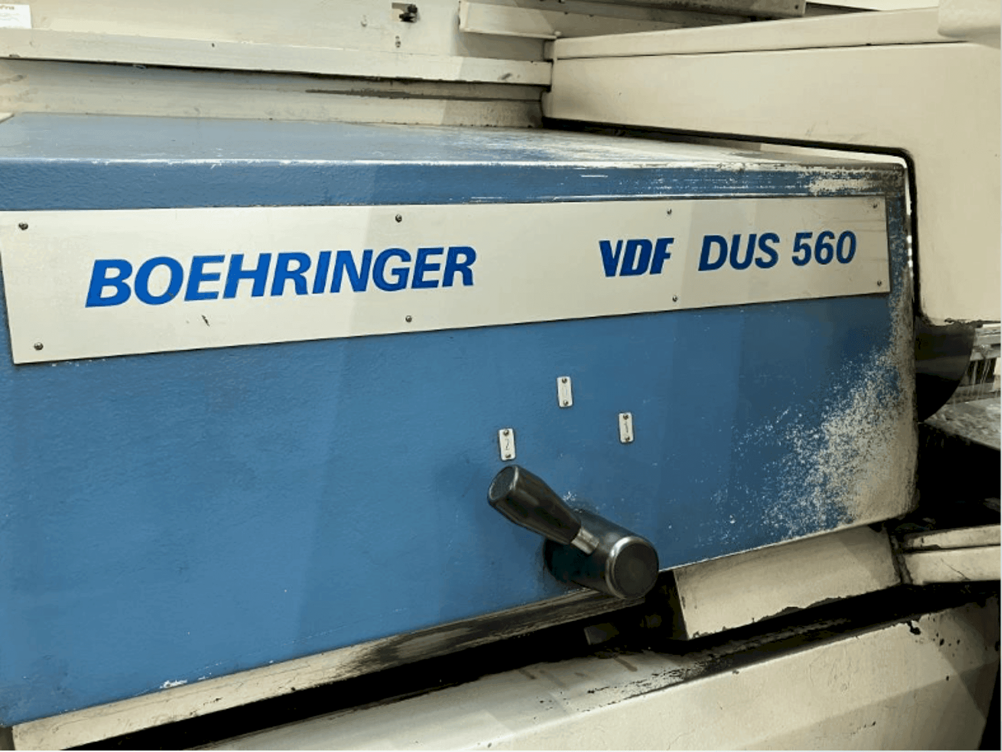 Vue de face de la machine BOEHRINGER VDF DUS 560