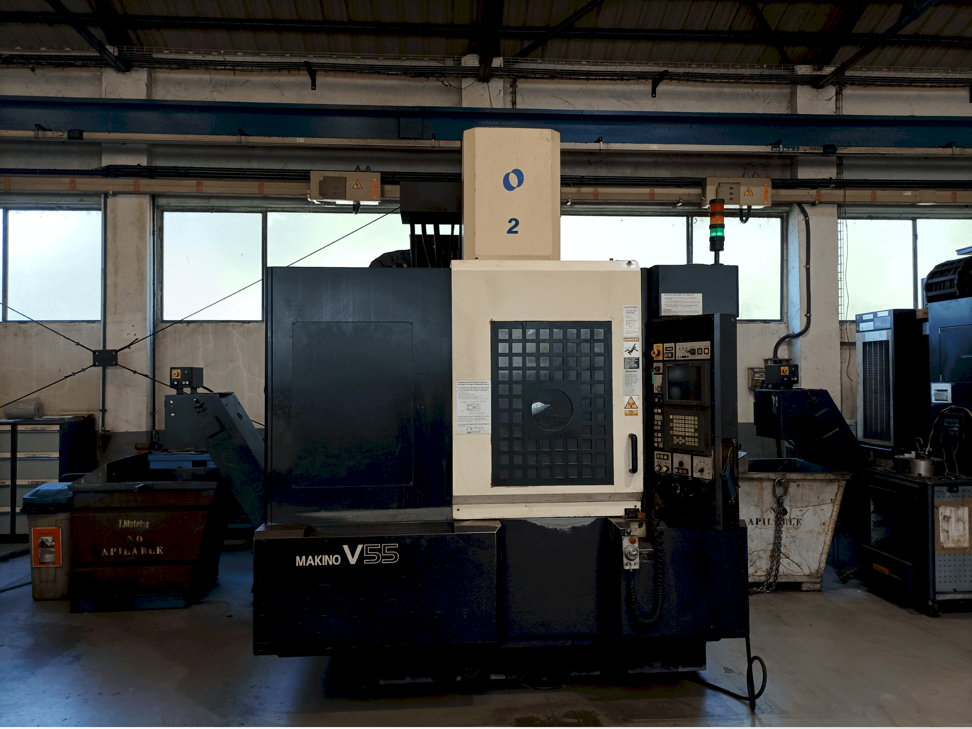 Vue de face de la machine Makino V55-A15