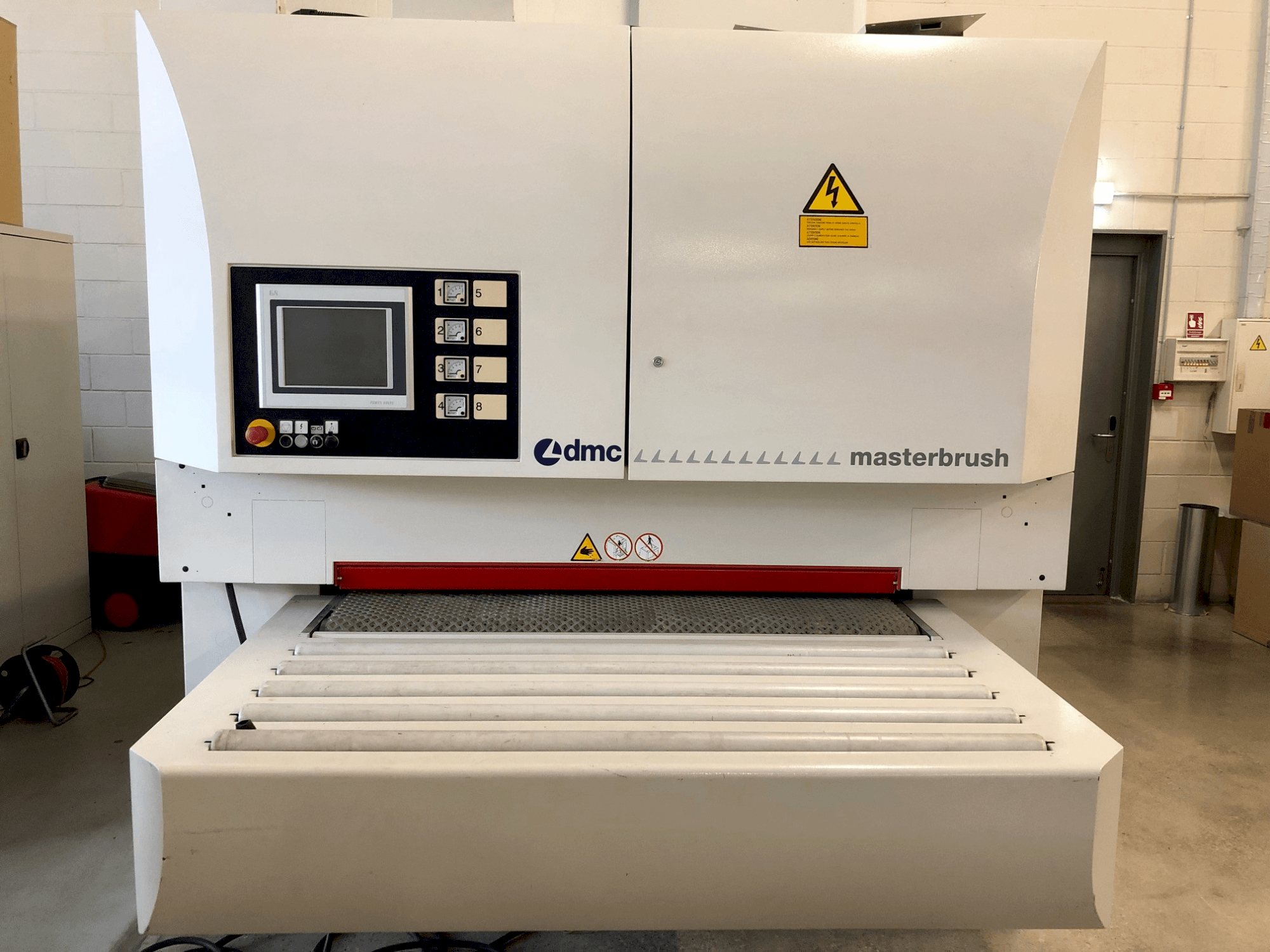 Vue de face de la machine DMC MASTERBRUSH MB 1350 M4 (2011)