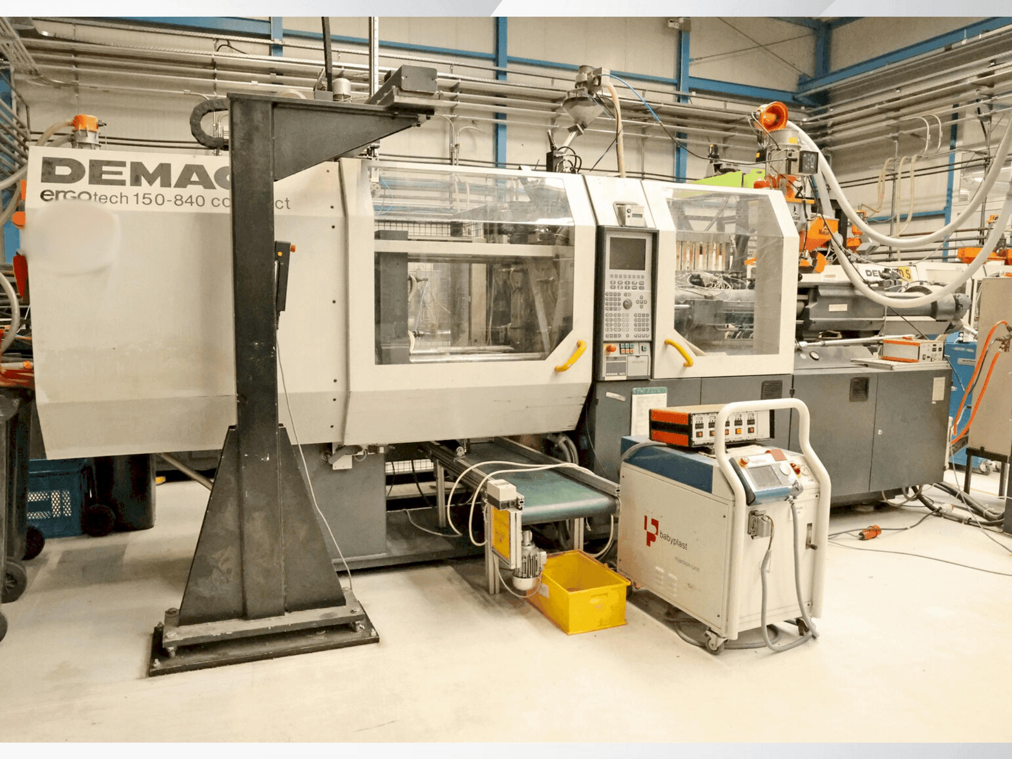 Vue de face de la machine DEMAG Ergotech 150-849 NC 4 compact