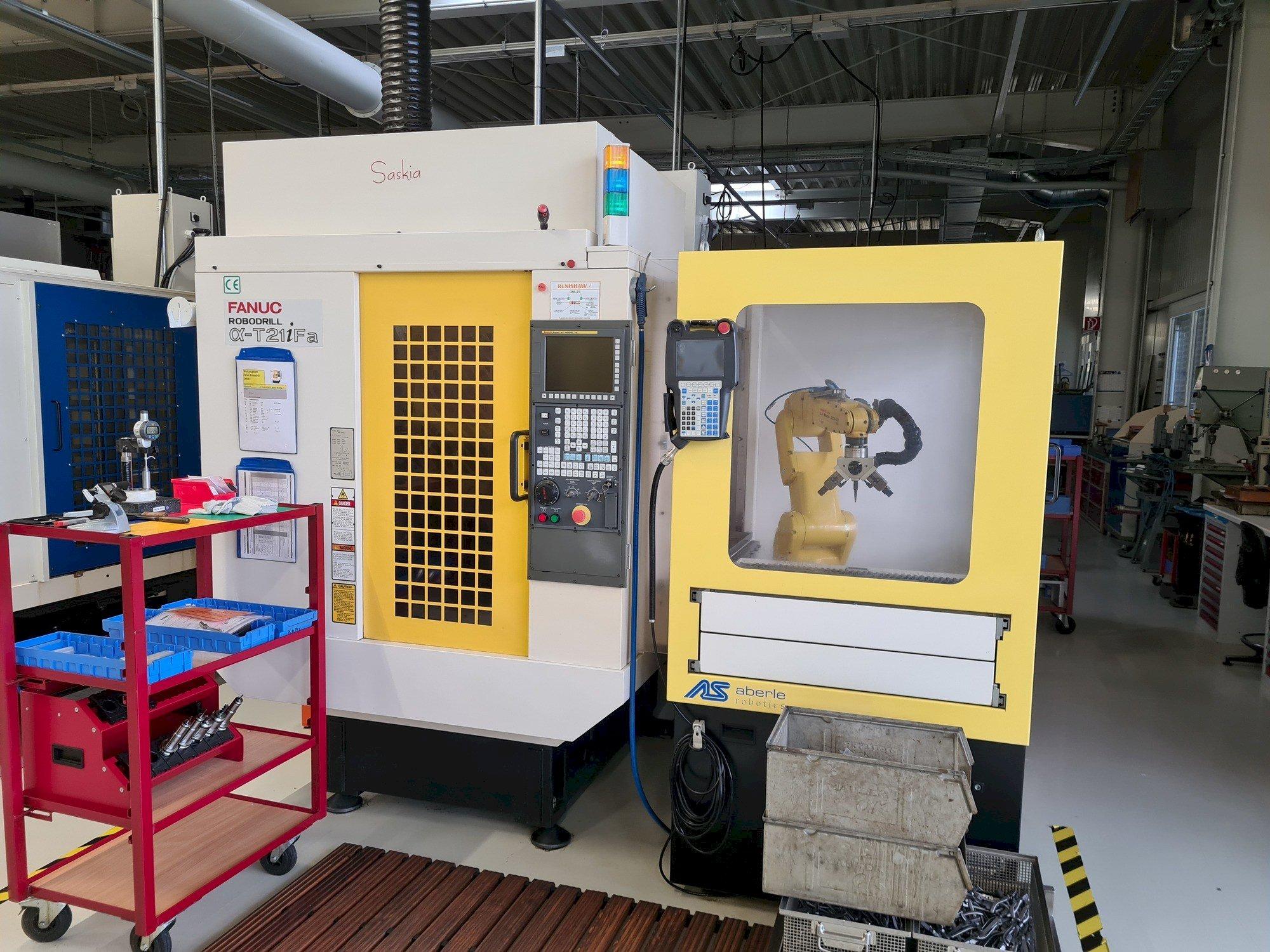 Vue de face de la machine FANUC Robodrill ALPHA T21iFA