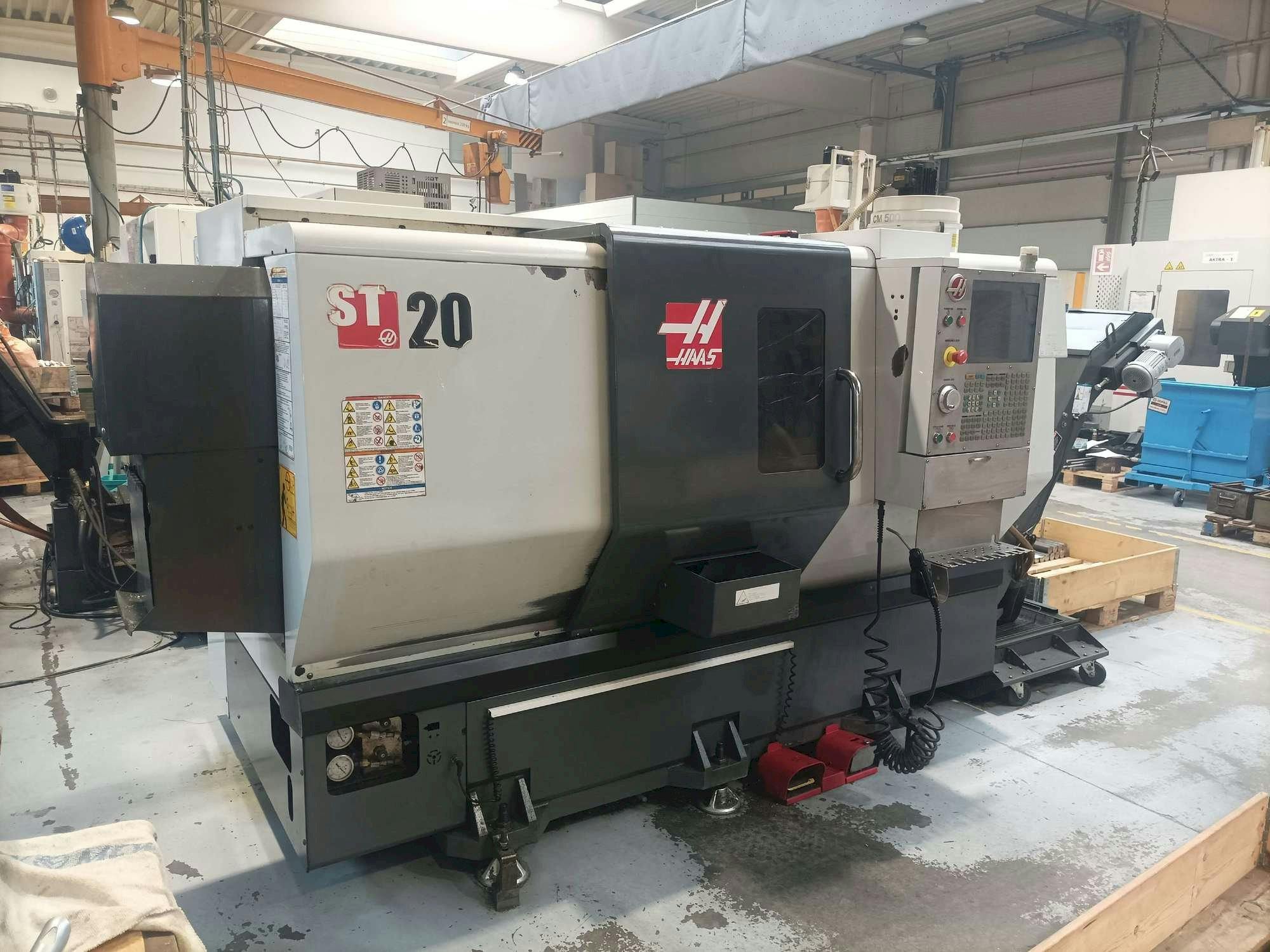 Vue de face de la machine HAAS ST-20SSY