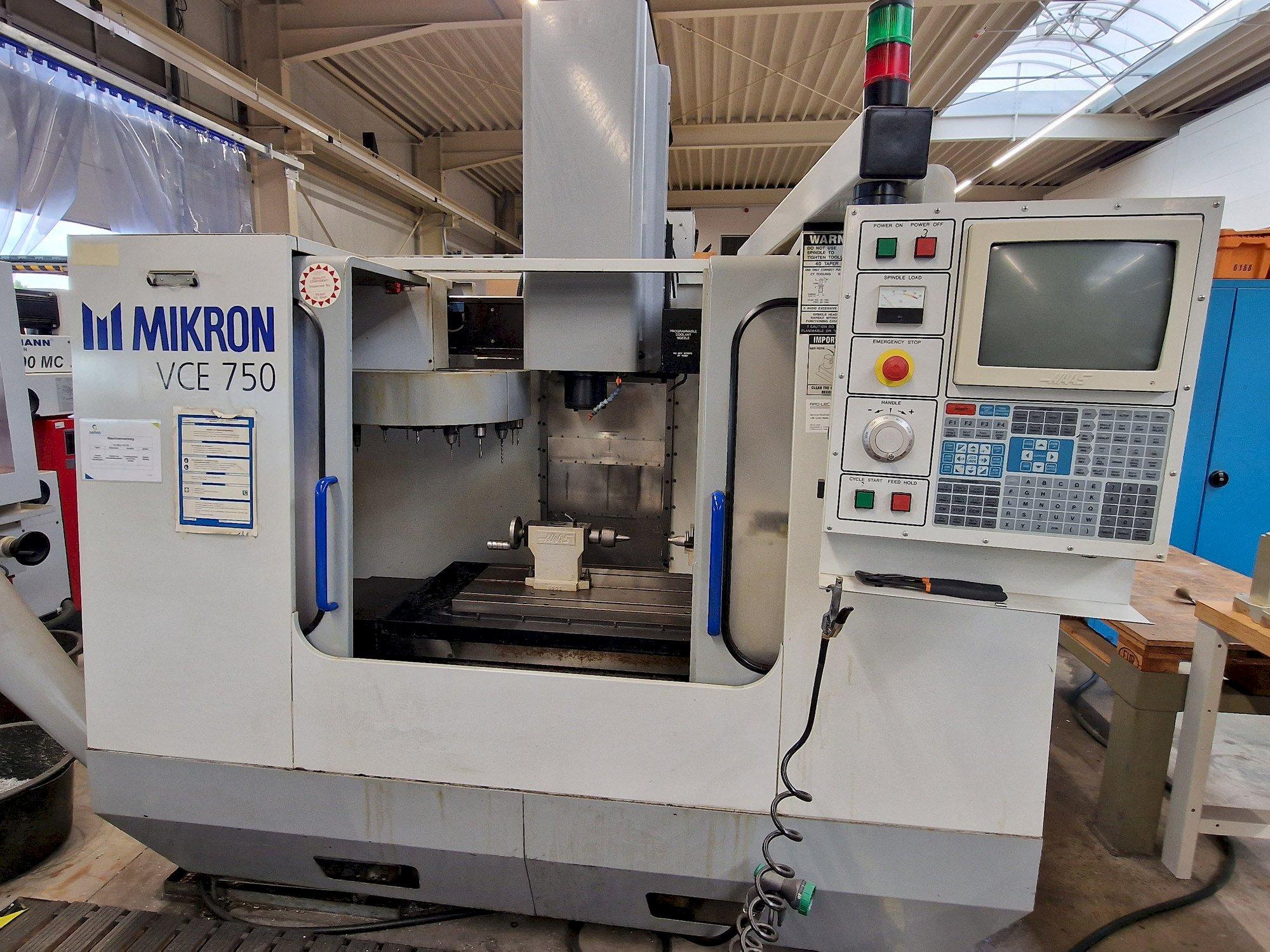 Vue de face de la machine MIKRON Vce 750