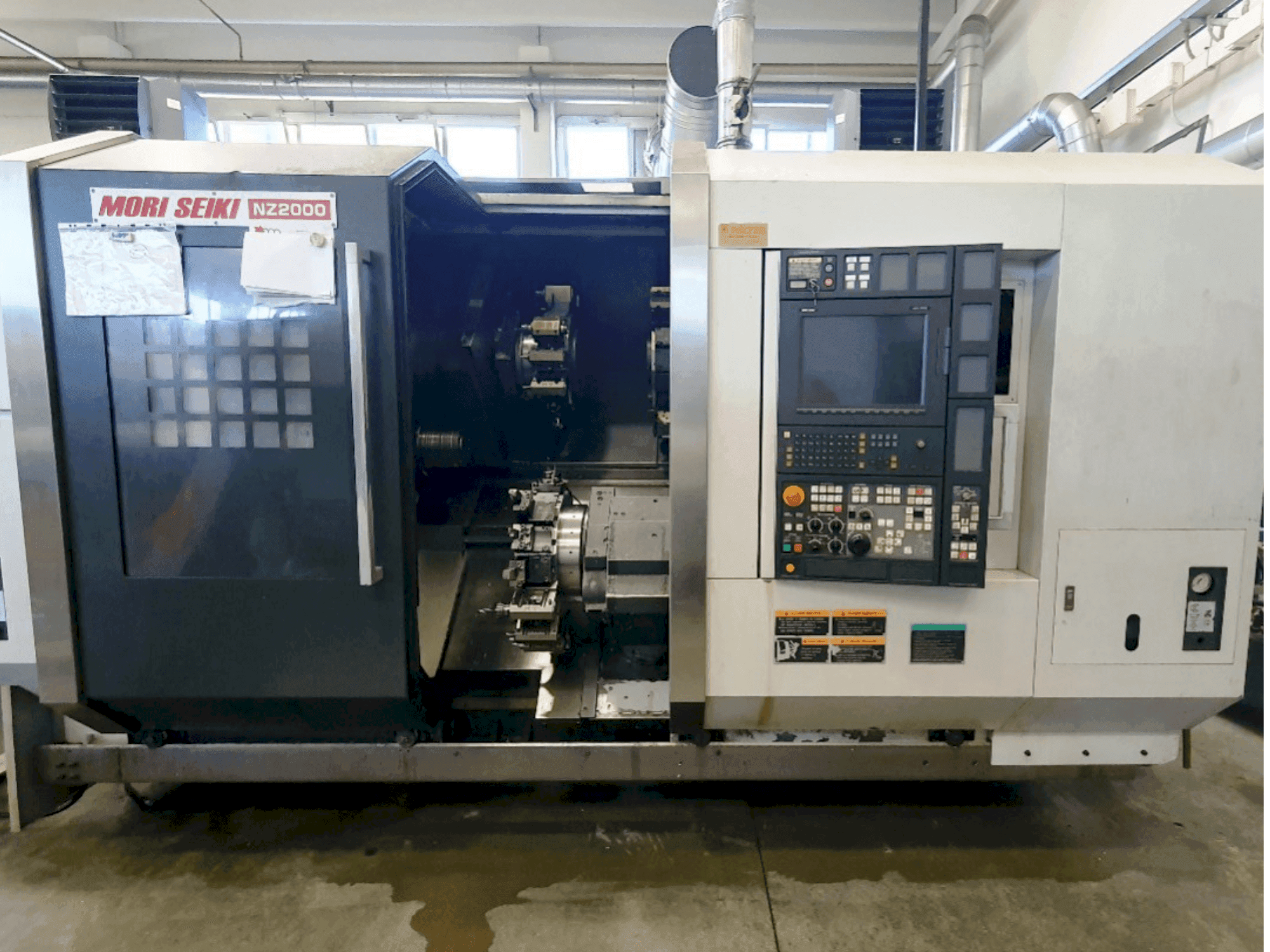 Vue de face de la machine MORI SEIKI NZ2000 T3Y3