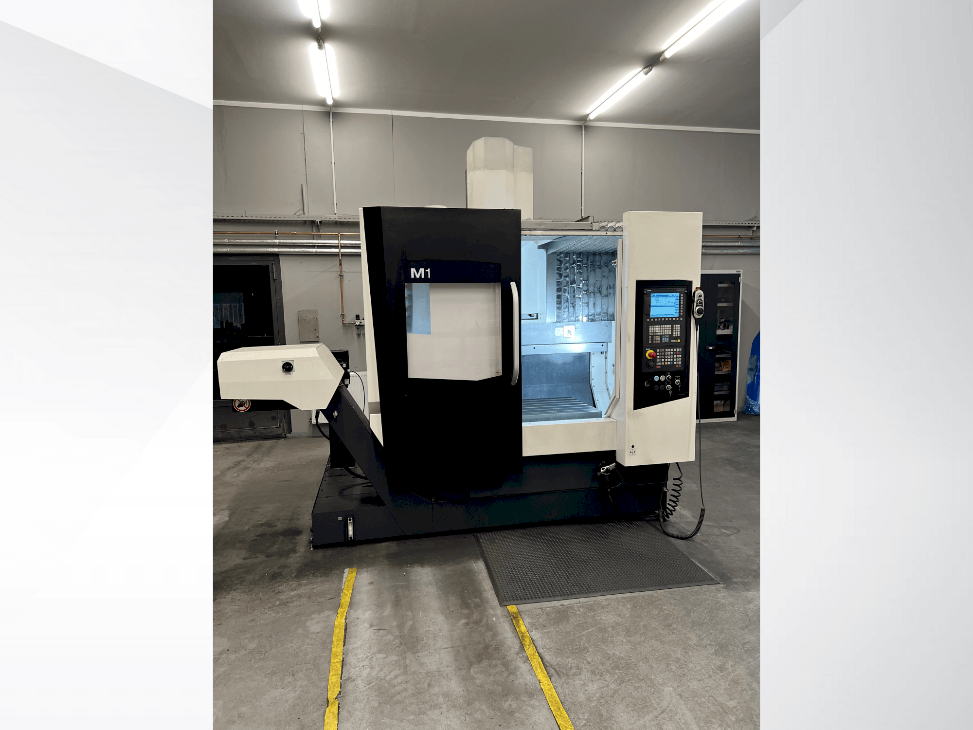 Vue de face de la machine DMG MORI M1 Pro