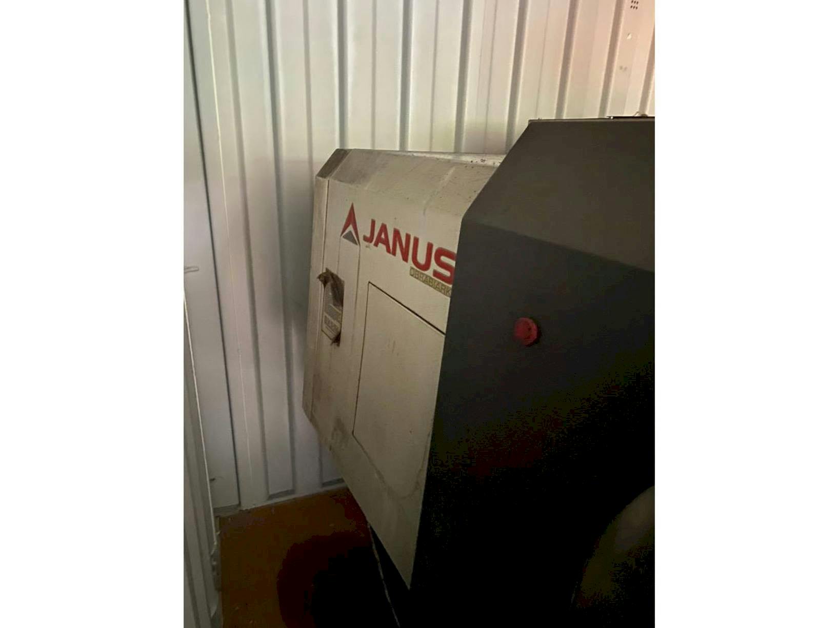 Vue de face de la machine JANUS TK610/1350 CNC