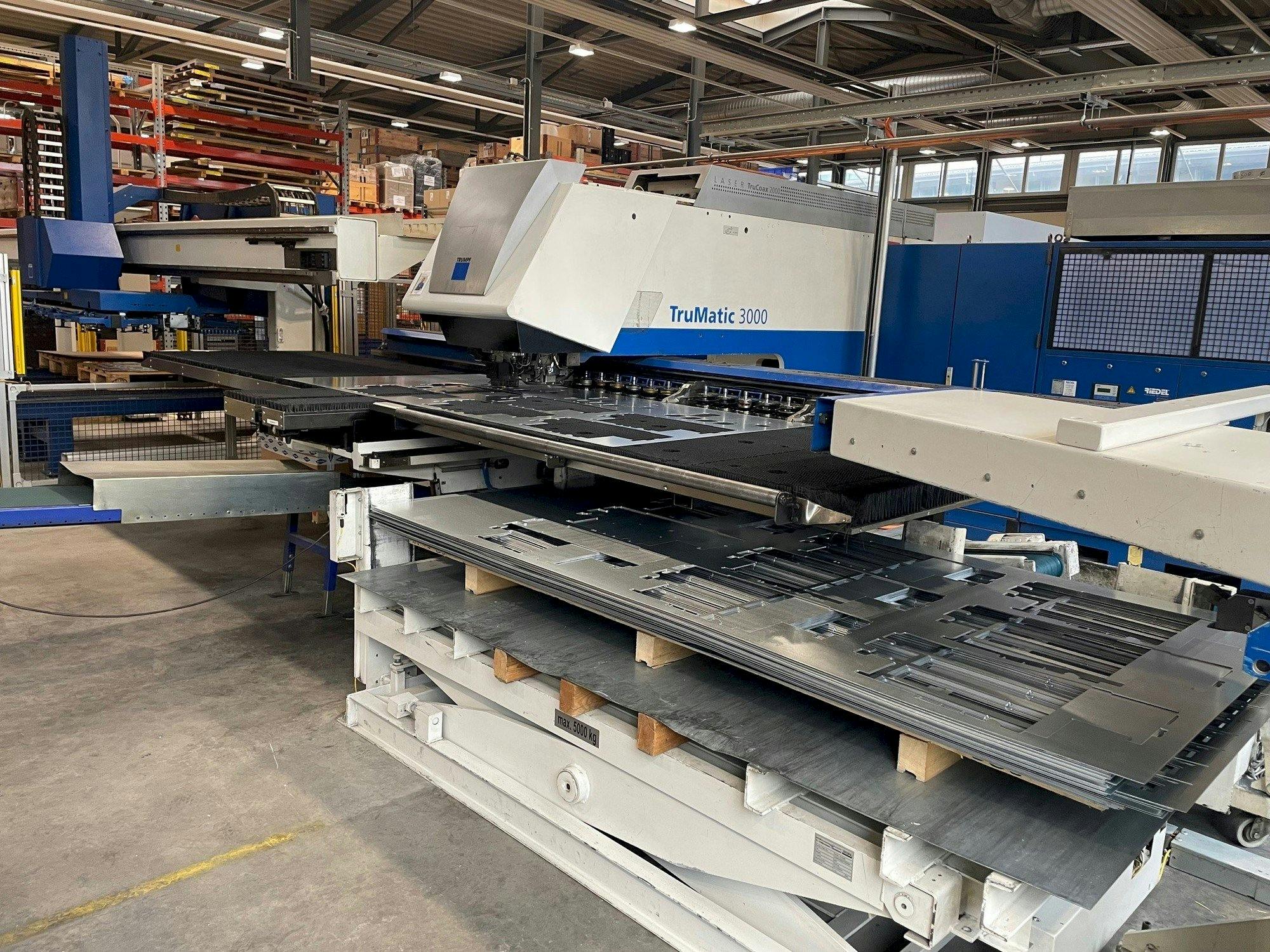 Vue de face de la machine TRUMPF Trumatic 3000