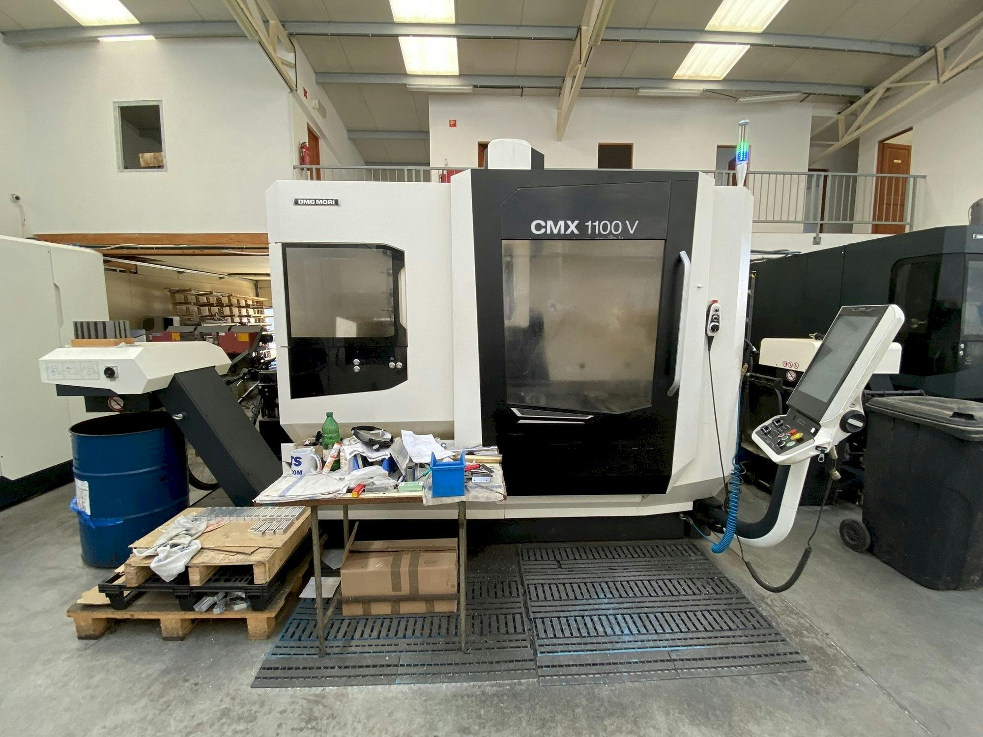 Vue de face de la machine DMG MORI CMX 1100