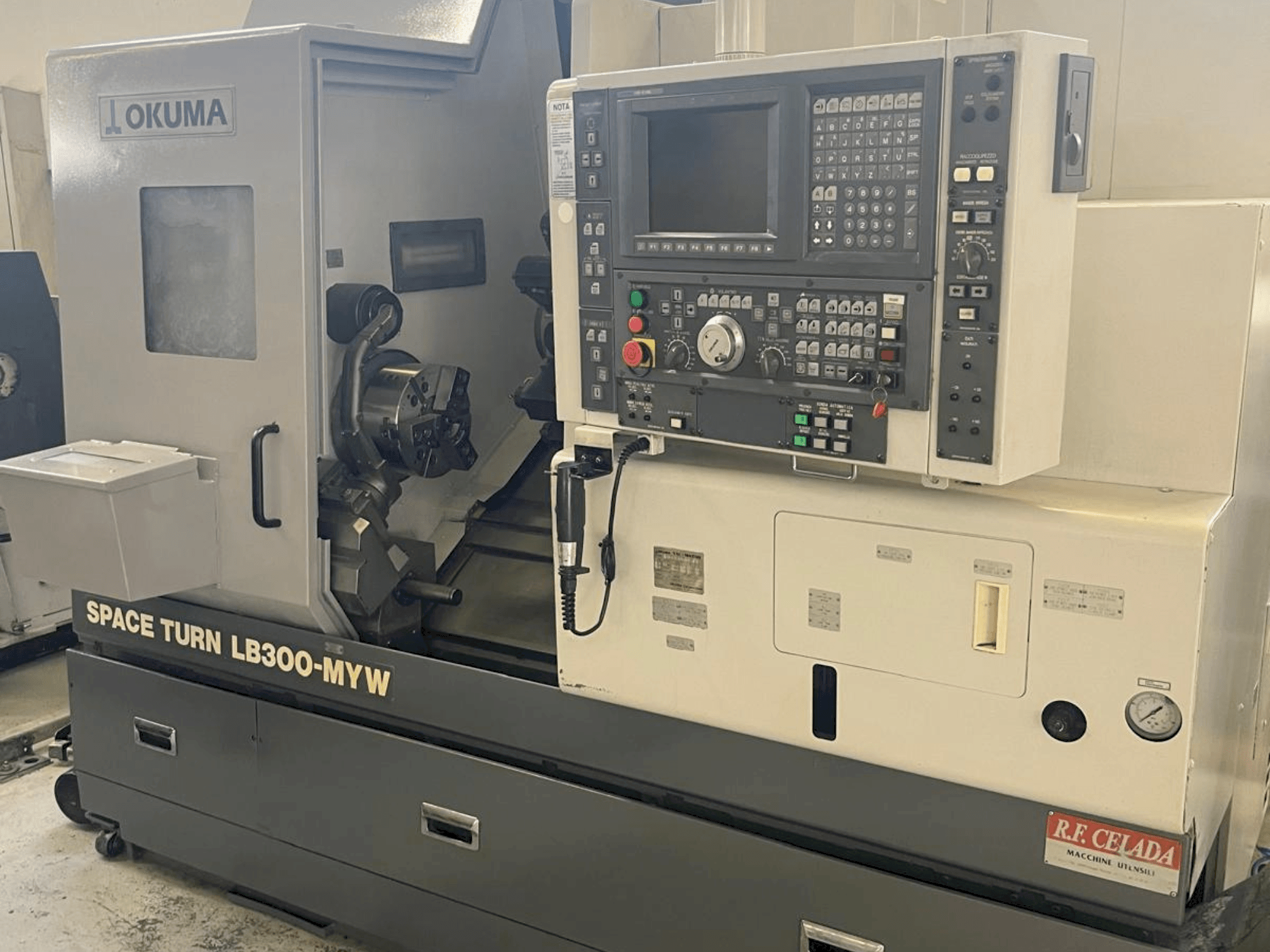 Vue de face de la machine Okuma SPACE TURN LB 300 MYW