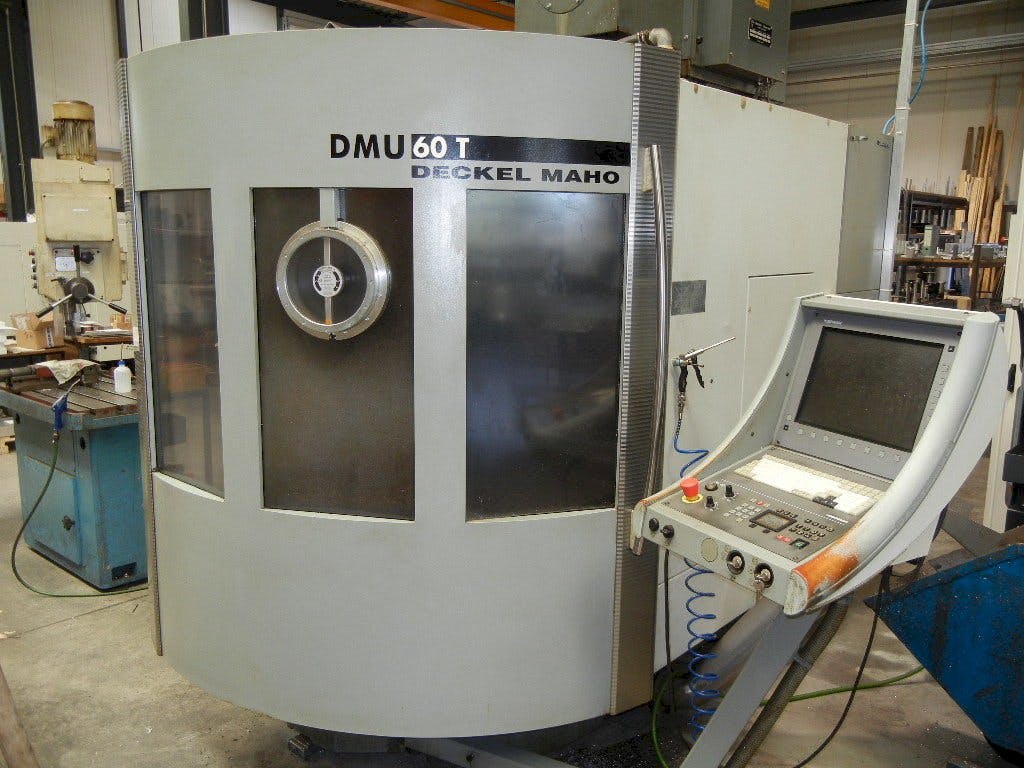 Vue de face de la machine DECKEL MAHO DMU 60 T