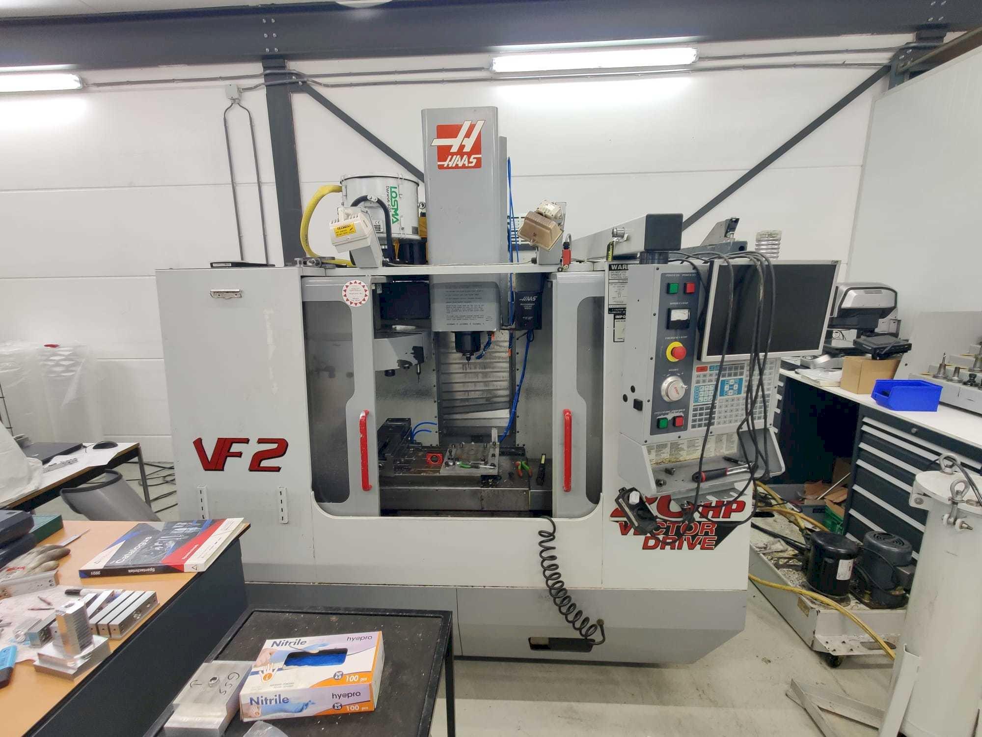 Vue de face de la machine HAAS VF2HE