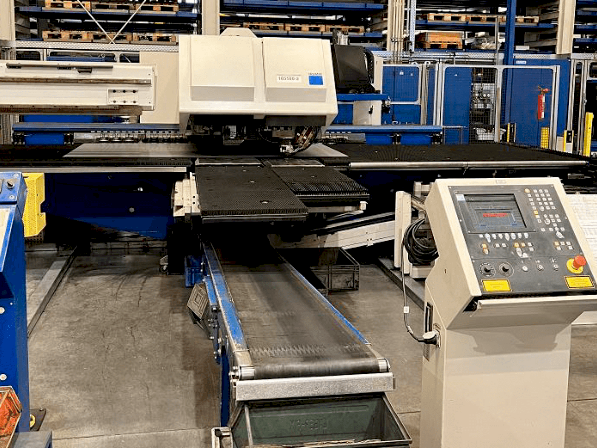 Vue de face de la machine TRUMPF Trumatic 6000 L + Sheetmaster