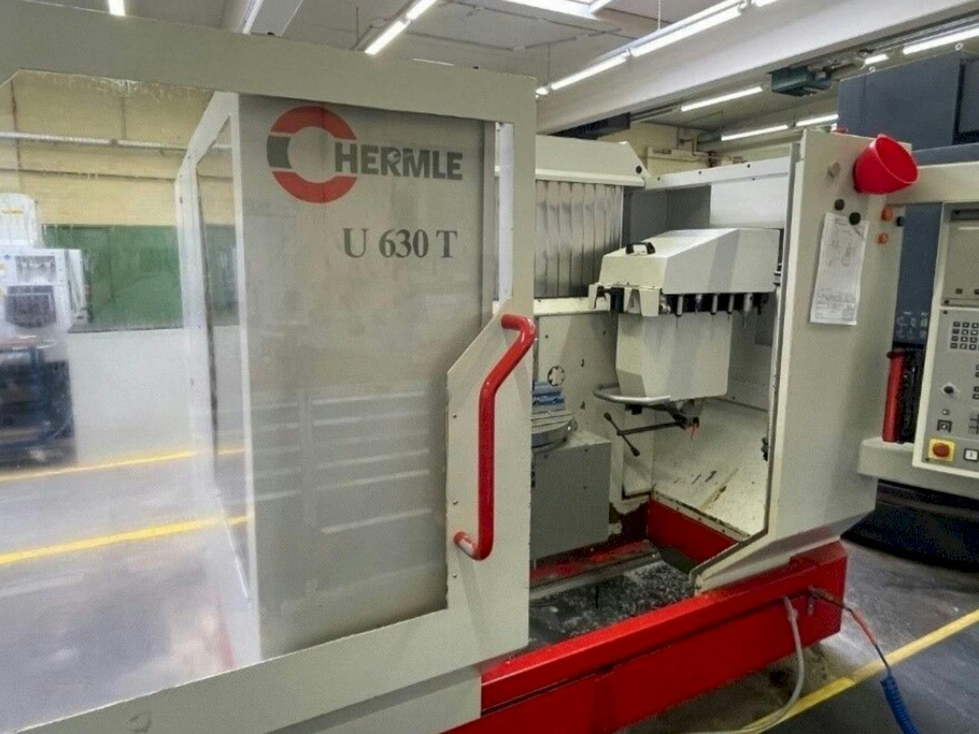 Vue de face de la machine HERMLE U630T