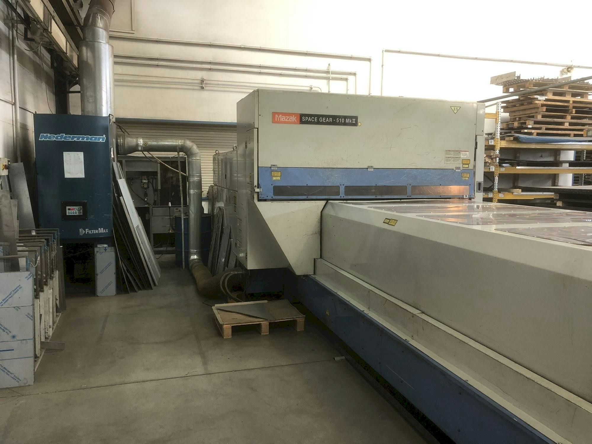 Vue de face de la machine Mazak SPACE GEAR-510 Mk II