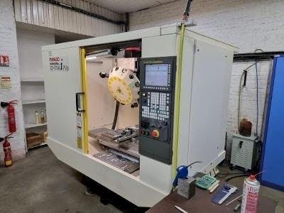 Vue latérale droite de la machine FANUC ROBODRILL α-T14iFib