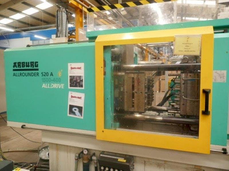 Vue de face de la machine Arburg Allrounder 520 A 1500-400