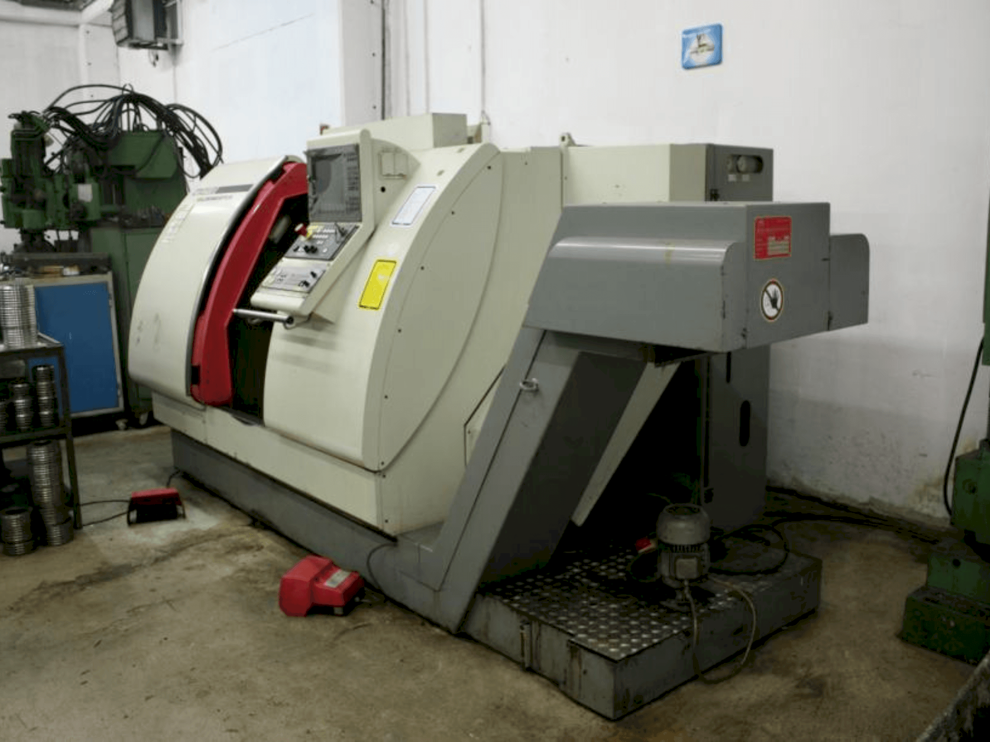 Vue de face de la machine Gildemeister CTX 400 E