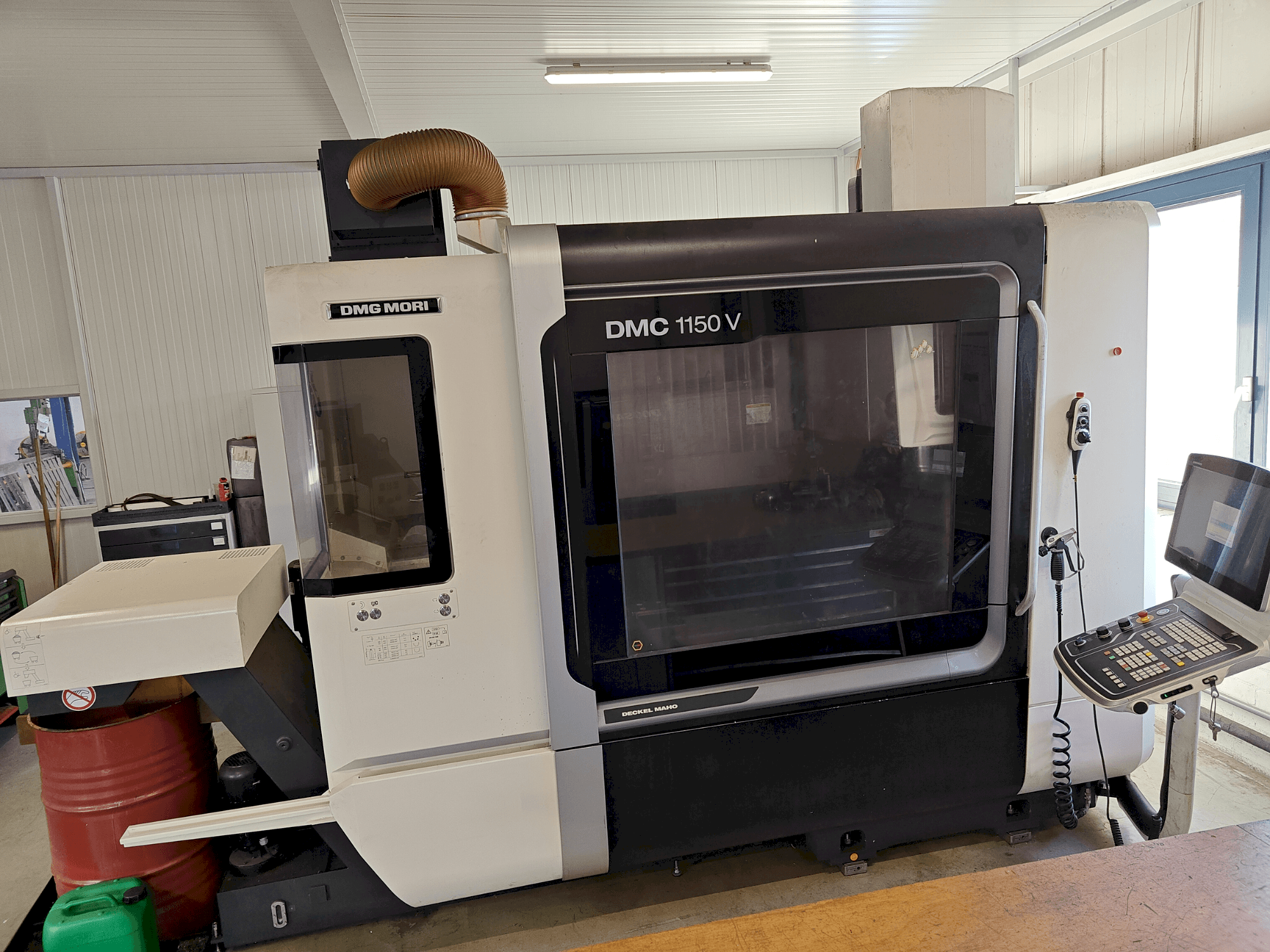 Vue de face de la machine DMG MORI DMC 1150 V