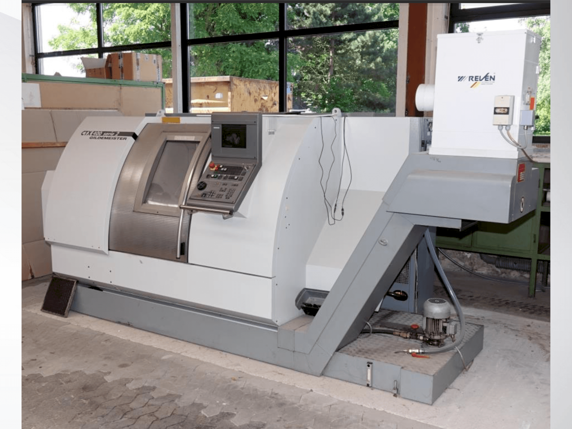 Vue de face de la machine Gildemeister CTX-400 S2