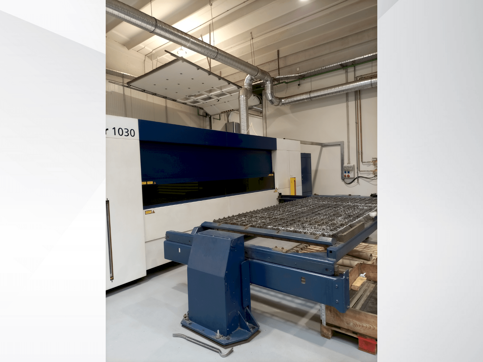 Vue de face de la machine TRUMPF TruLaser 1030