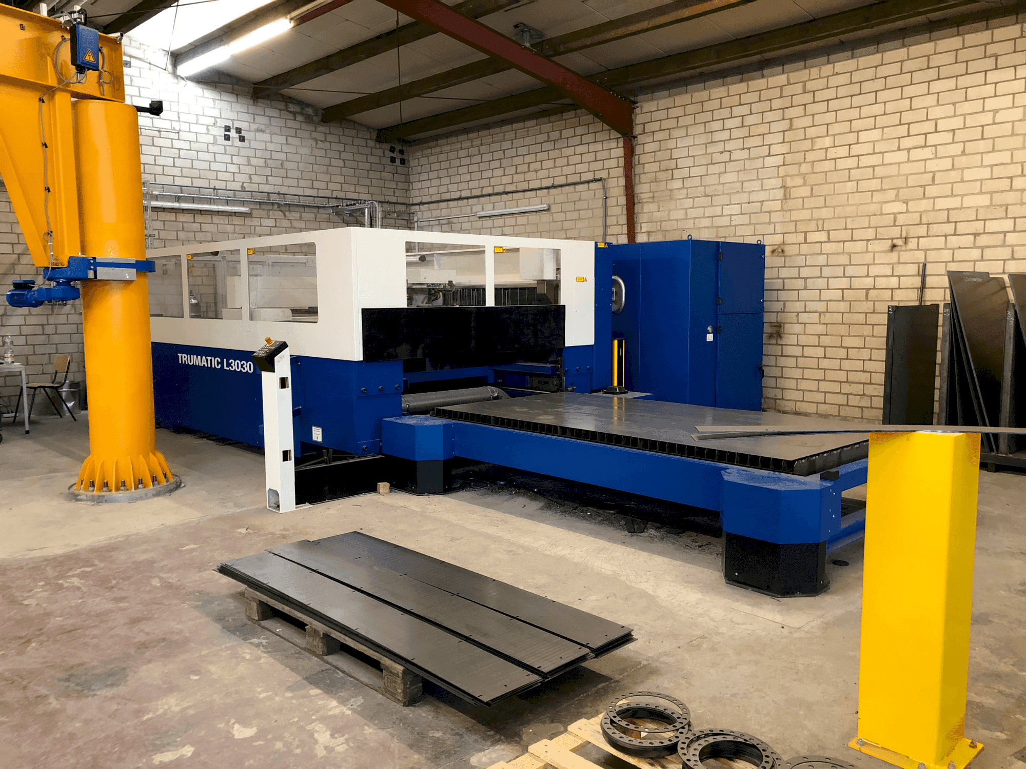 Vue de face de la machine TRUMPF Trumatic L3030