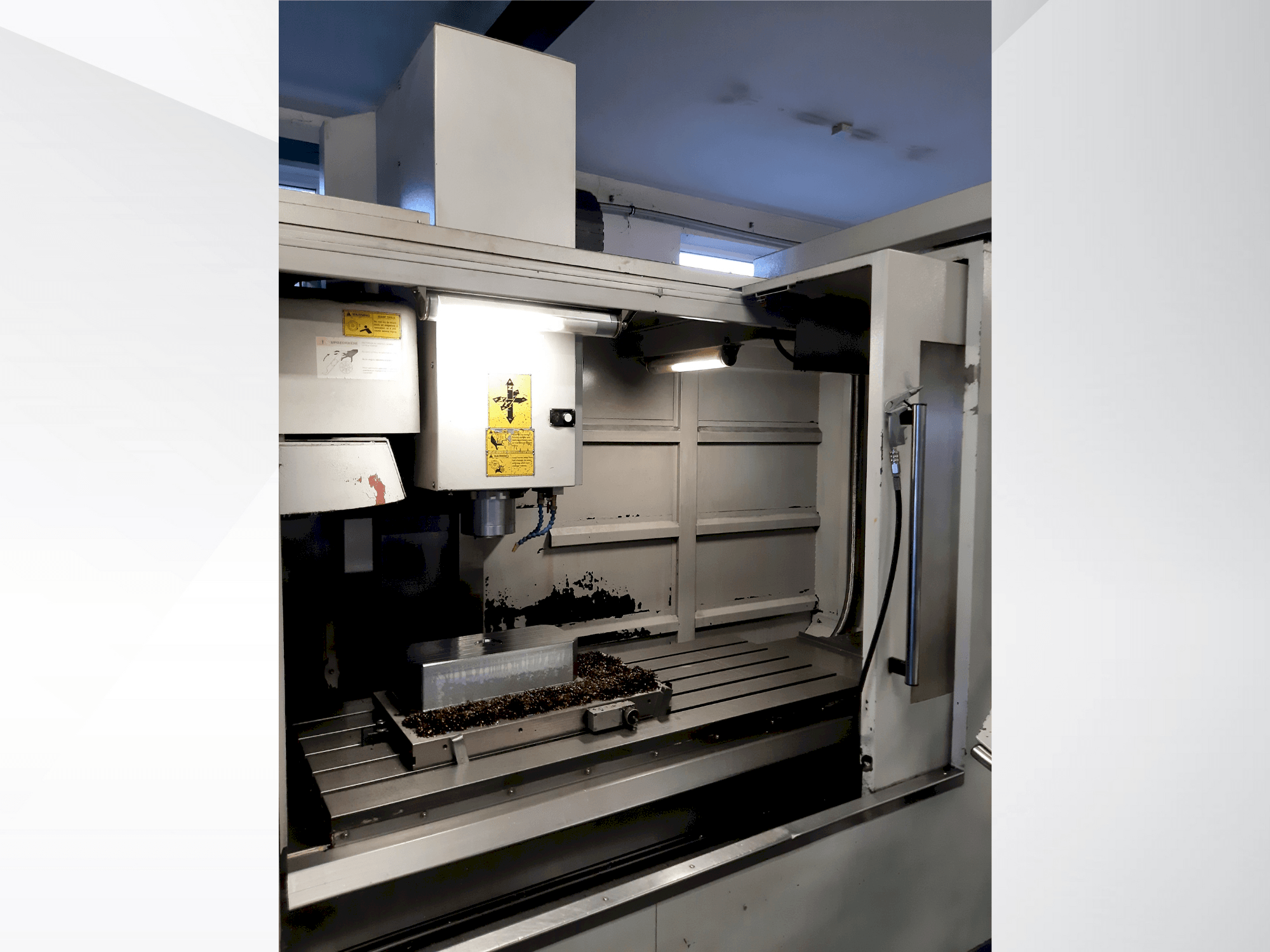 Vue de face de la machine Finetech SMV-1570-3B