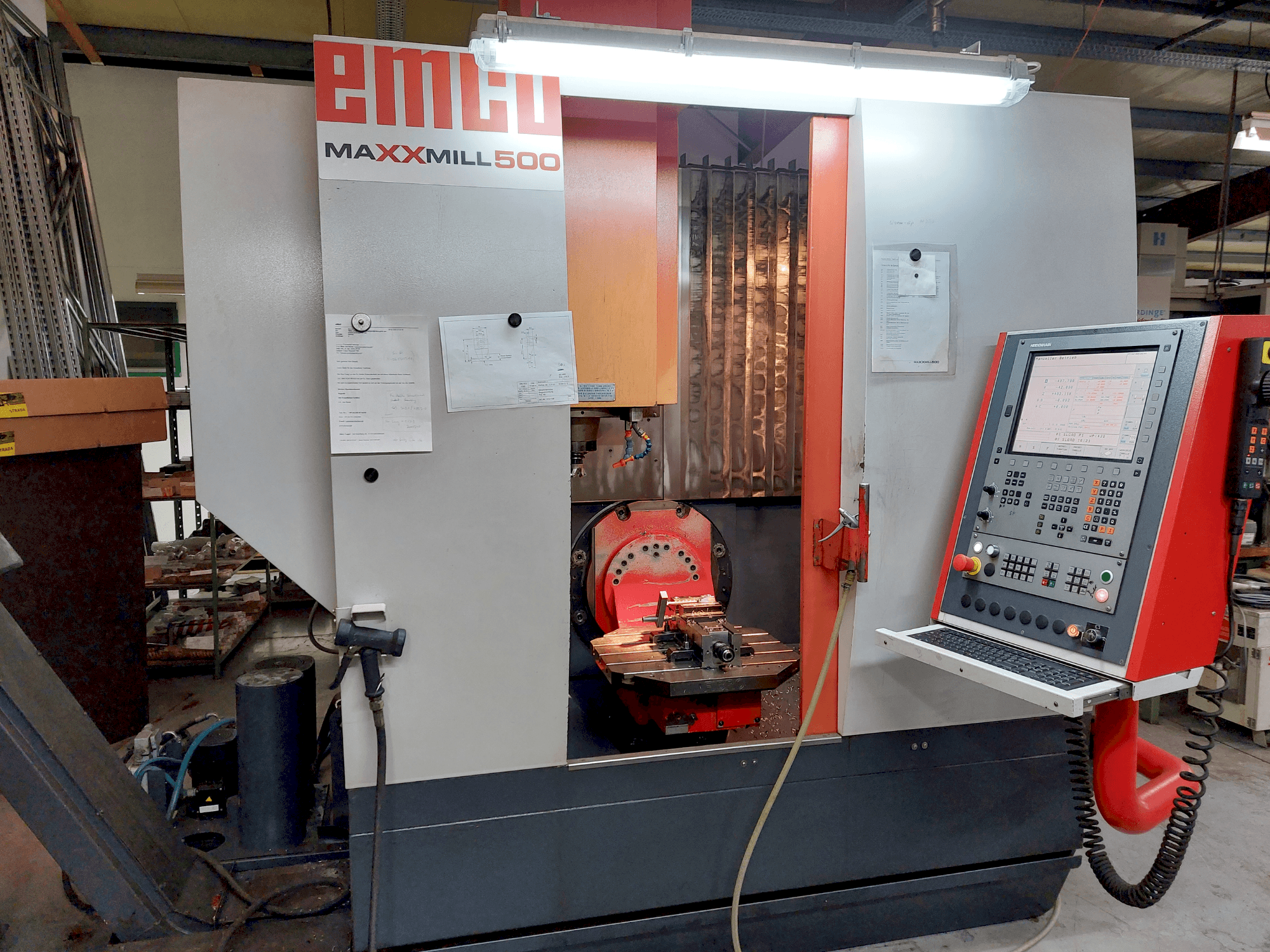 Vue de face de la machine EMCO Maxxmill 500U