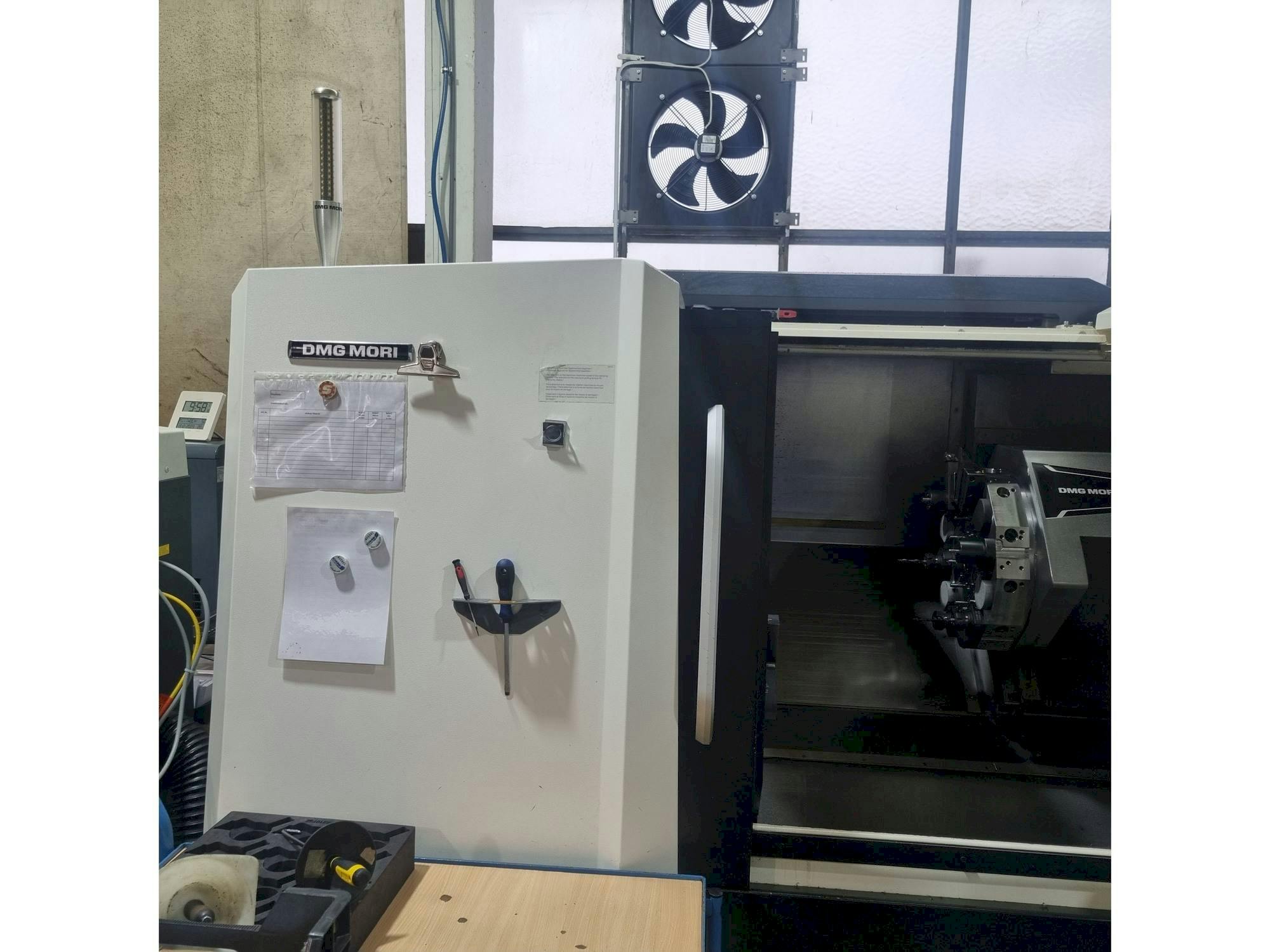 Vue de face de la machine DMG MORI CLX 450 V4