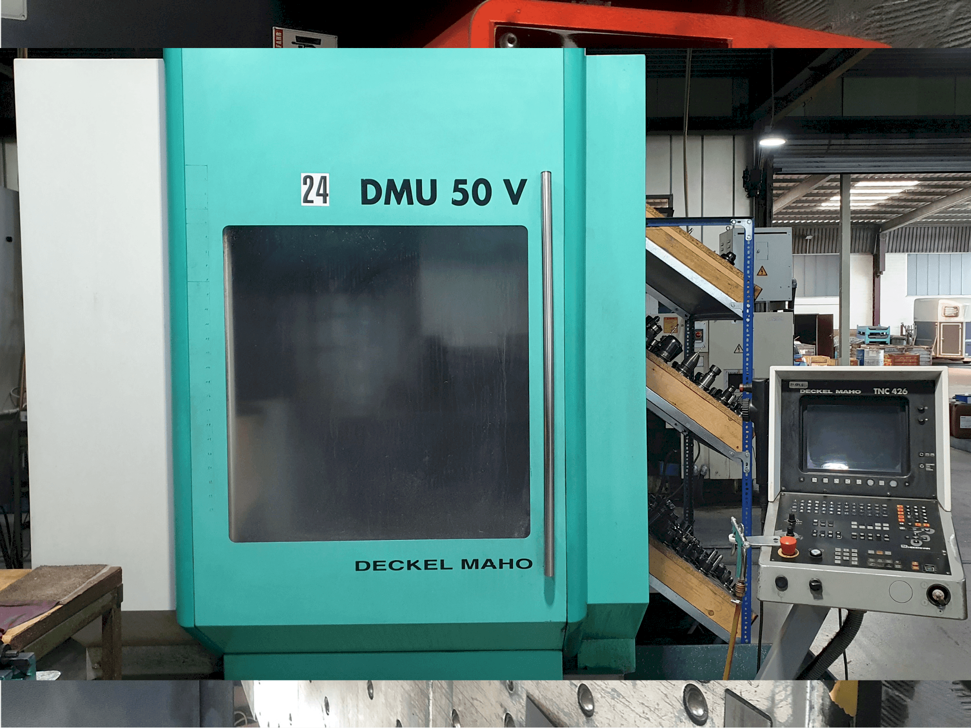 Vue de face de la machine DECKEL MAHO DMU 50 V