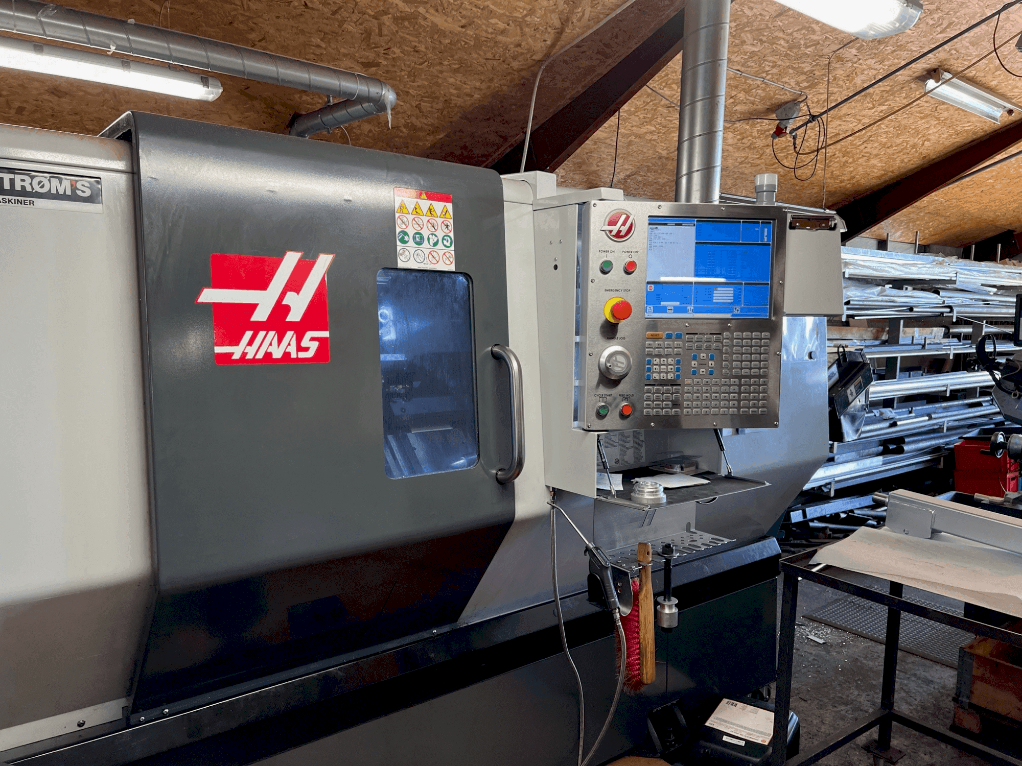 Vue de face de la machine HAAS HAAS ST-30Y