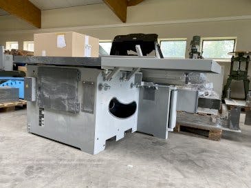 Vue de face de la machine Altendorf F45