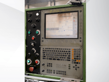 Vue de face de la machine TOS WHN 13.8 CNC